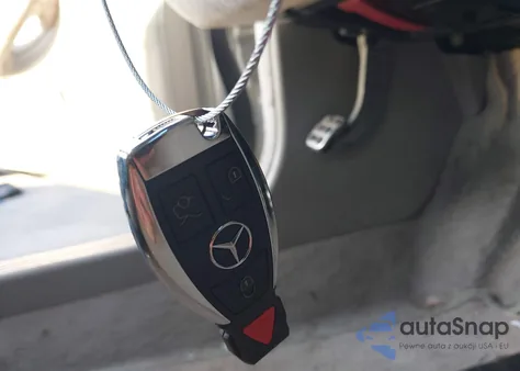 2004 Mercedes-Benz Clk 320 z USA, uszkodzony, nr VIN WDBTK65G24T024755